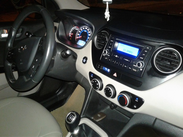 Hyundai Gran I10 11/2015 .Bản full : đề satr/stop, kính hậu xếp điện, mậm đúc