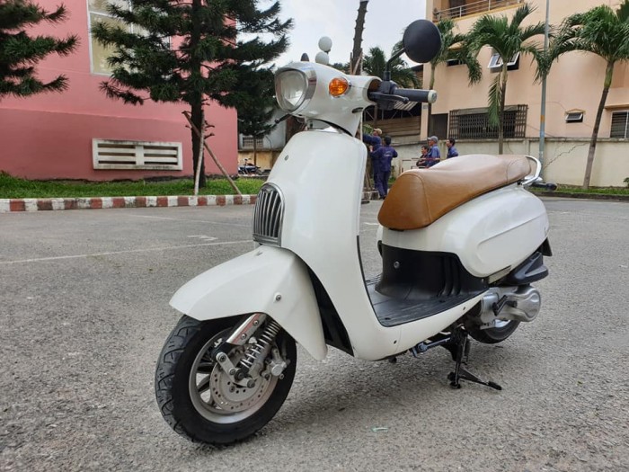 Sachs Amici 125 Trắng Tinh Khôi Kiểu Dáng Vespa Italia Thời Trang Sang Trọng Thương Hiệu Xe Của CHLB.Đức Tuyệt Đẹp