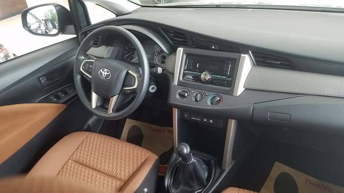 Toyota Innova 2.0E MT