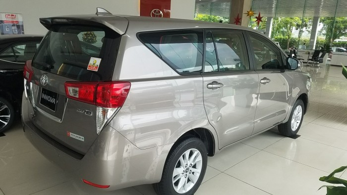 Toyota Innova 2.0E MT