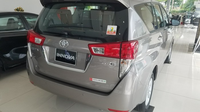 Toyota Innova 2.0E MT
