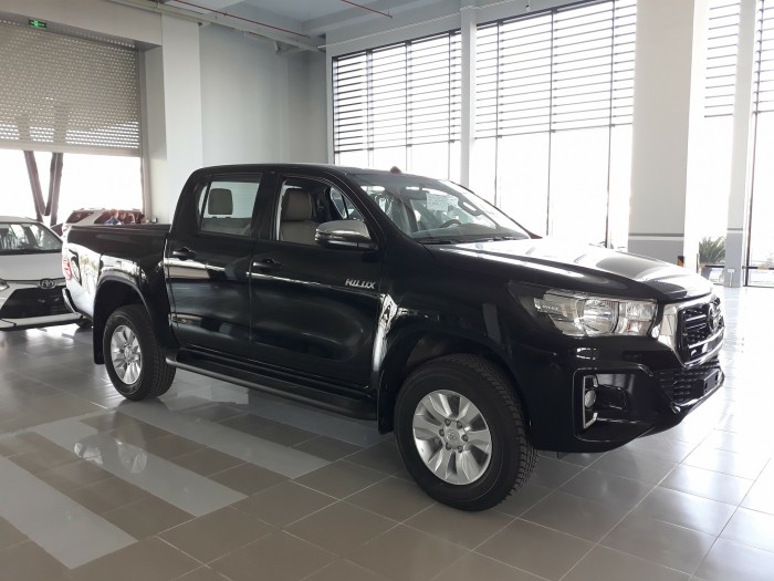 Toyota  Hilux mới với 2 phiên bản MLM số tự động 1 và 2 cầu