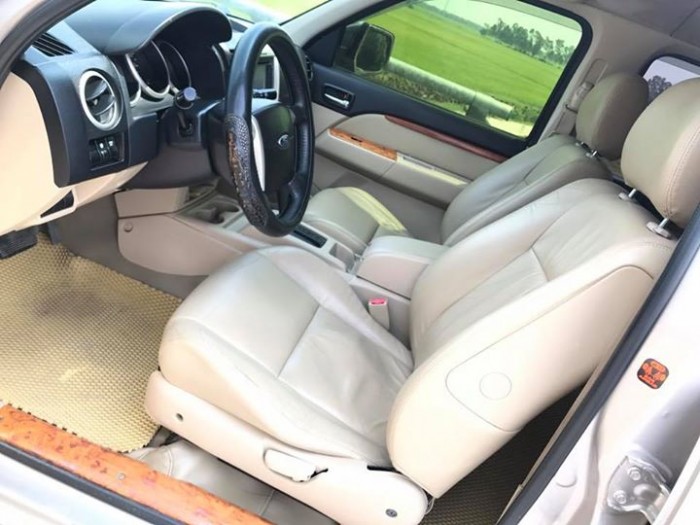 Cần bán Ford Everest cuối 2012 Limited.Xe màu hồng phấn