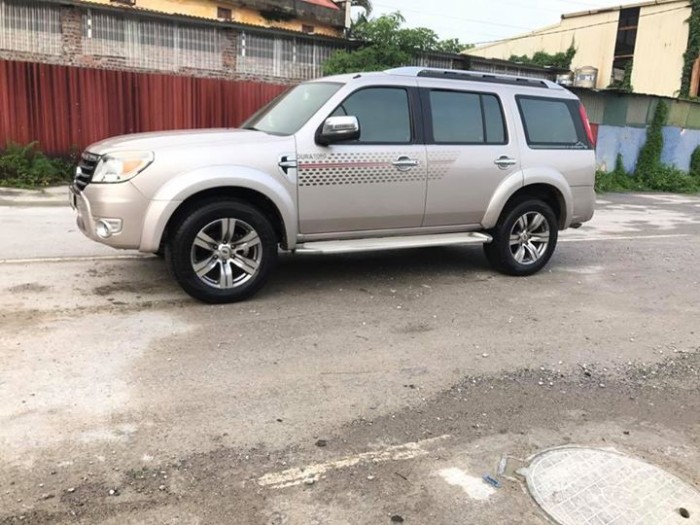 Cần bán Ford Everest cuối 2012 Limited.Xe màu hồng phấn