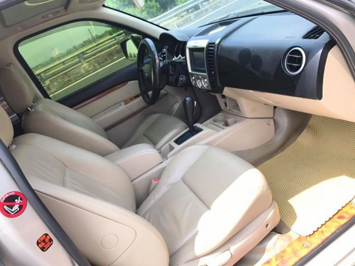 Cần bán Ford Everest cuối 2012 Limited.Xe màu hồng phấn