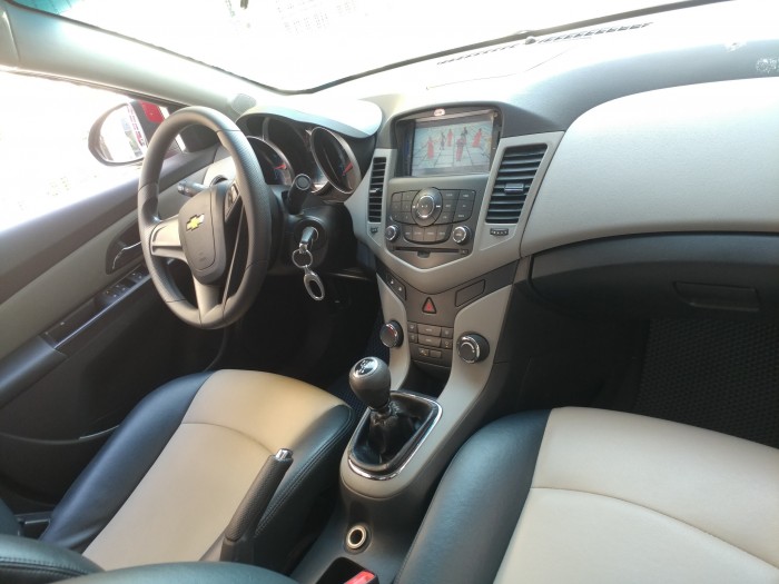Bán nhanh Chevrolet Cruze LT 2015 màu đỏ cực độc và đẹp.