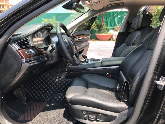 Cần bán xe BMW 750Li 2011 màu đen bóng