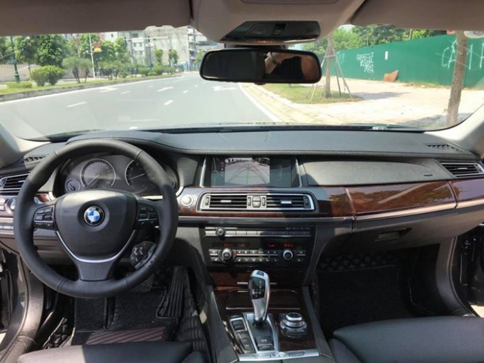 Cần bán xe BMW 750Li 2011 màu đen bóng