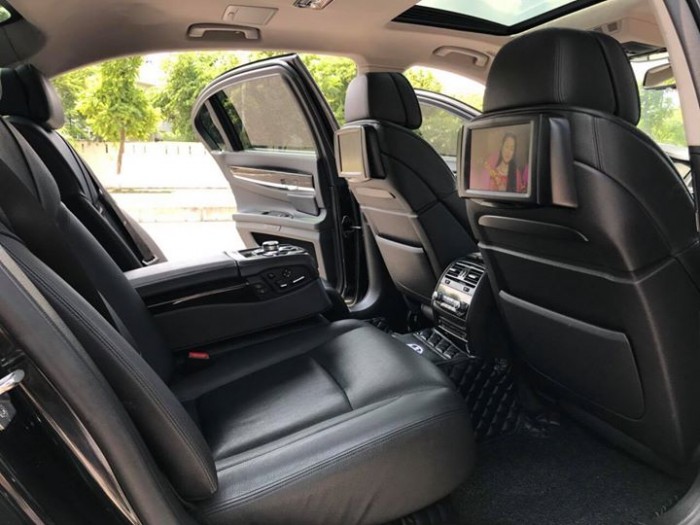 Cần bán xe BMW 750Li 2011 màu đen bóng