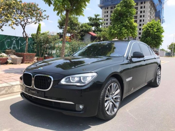 Cần bán xe BMW 750Li 2011 màu đen bóng