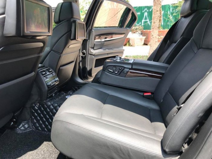 Cần bán xe BMW 750Li 2011 màu đen bóng