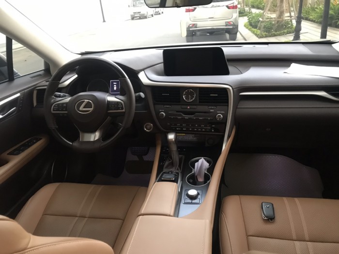 Bán gấp xe Lexus RX200t 2016 đk 2017 số tự động 6 cấp màu vàng cát