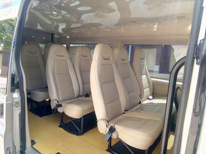 Ban Ford Transit Luxury 2014 máy dầu số sàn màu bạc rất đẹp.