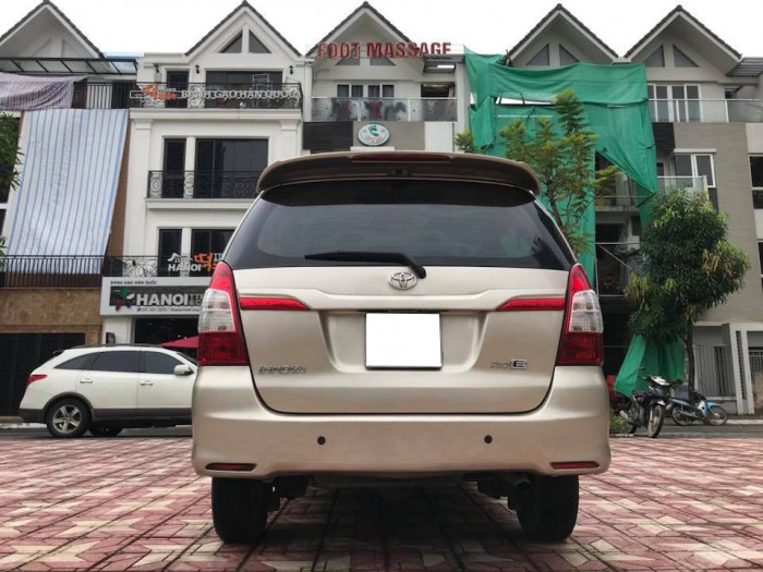 Bán gấp xe Toyota Innova 2014 số sàn . Xe phom mới,màu vàng cát