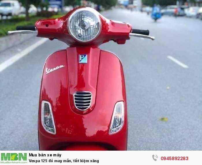 Vespa 125 đỏ may mắn, tiết kiệm xăng