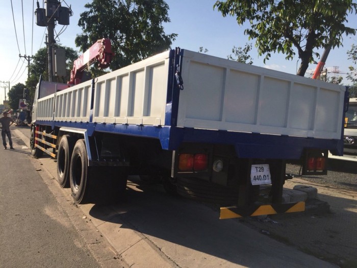 Xe tải Hino FL 15 tấn gắn cẩu Unic 5 tấn UR-V550 thùng dài 9m2