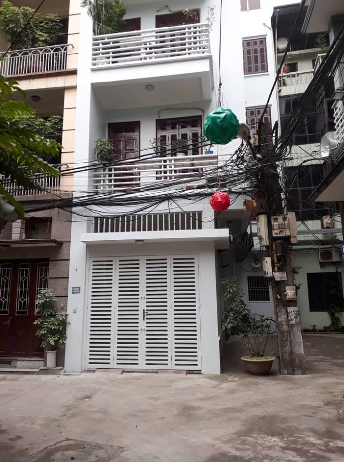 Chính chủ bán nhà phố Văn Cao, quận Ba Đình, Ô tô vào, dt 44m, 2.5 tầng