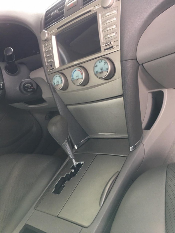 Bán xe Toyota Camry 2.4LE đời 2007 màu đen lung linh