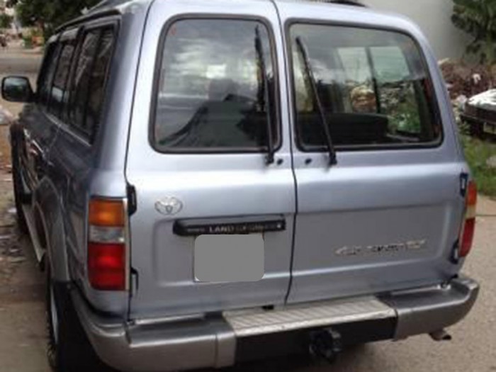 Bán Toyota land cruiser 4.5 xám 1997 hai cầu số sàn xe còn rất đẹp.