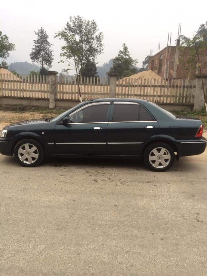 cần bán xe ford laser 5 chỗ, số sàn, máy xăng, màu xanh.