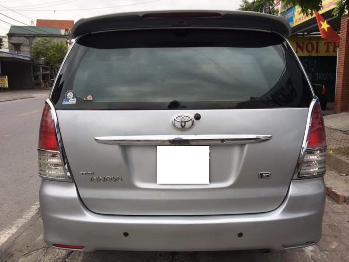 Cần bán gấp Toyota Innova 2010 màu bạc. Xe số sàn, bản G