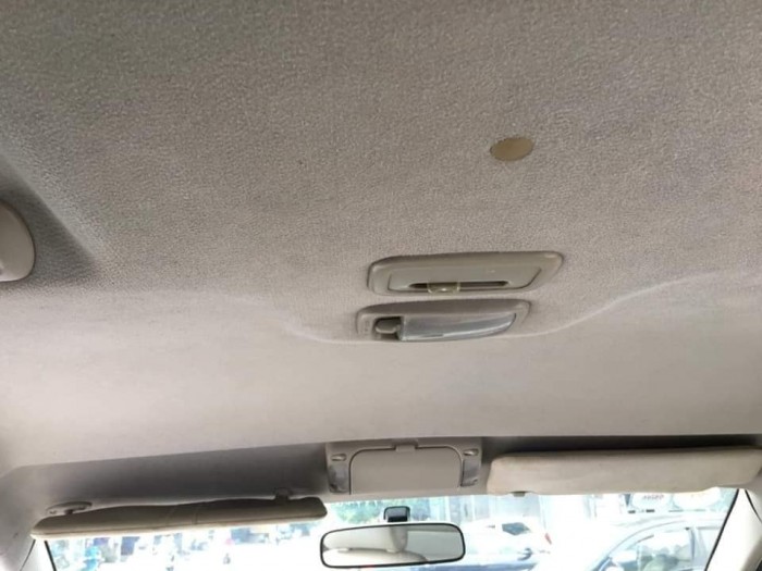Cần bán gấp Toyota Innova 2010 màu bạc. Xe số sàn, bản G