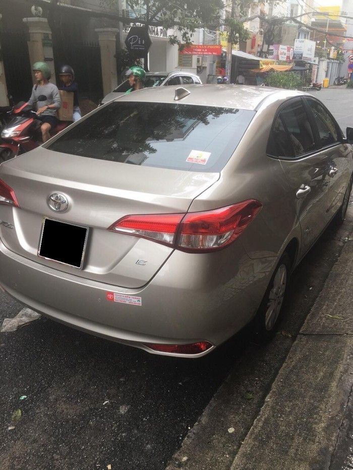 bán xe Toyota Vios 2018 số tự động màu vàng cát phom mới nhất