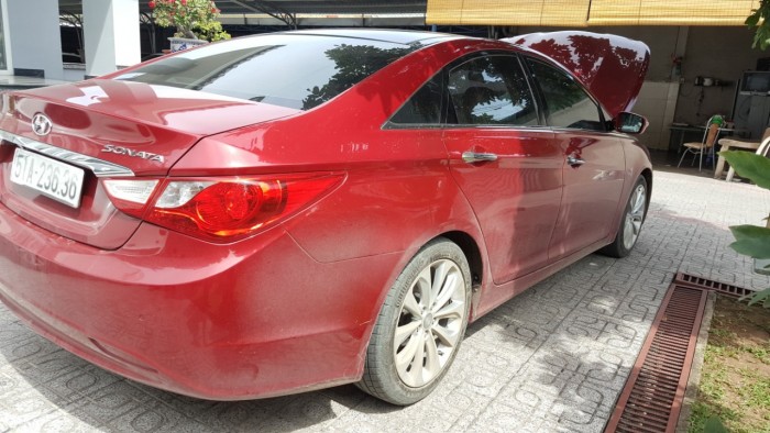 Bán Hyundai Sonata 2.0AT màu đỏ đô nhập Hàn Quốc 2011 biển Sài Gòn