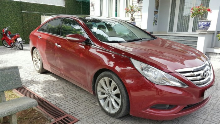 Bán Hyundai Sonata 2.0AT màu đỏ đô nhập Hàn Quốc 2011 biển Sài Gòn