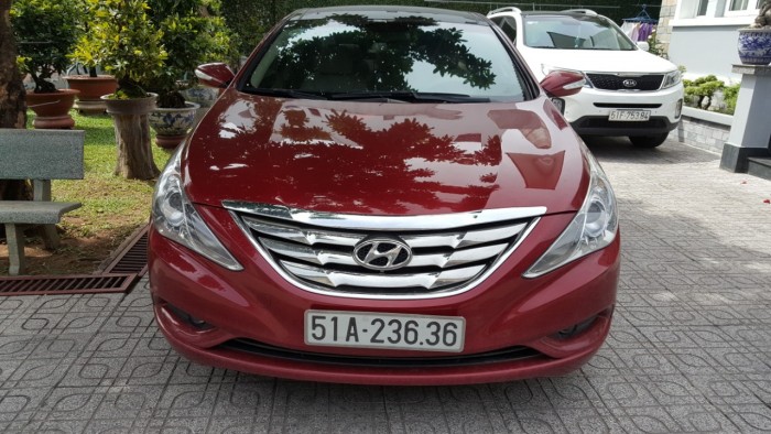 Bán Hyundai Sonata 2.0AT màu đỏ đô nhập Hàn Quốc 2011 biển Sài Gòn
