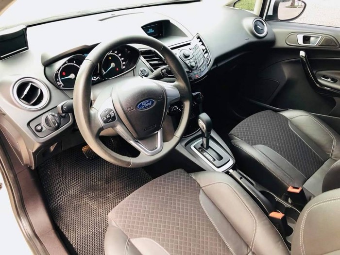 Cho ra đi em Ford Fiesta 1.5AT 2016 màu trắng 5 cửa đẹp hoàn hảo