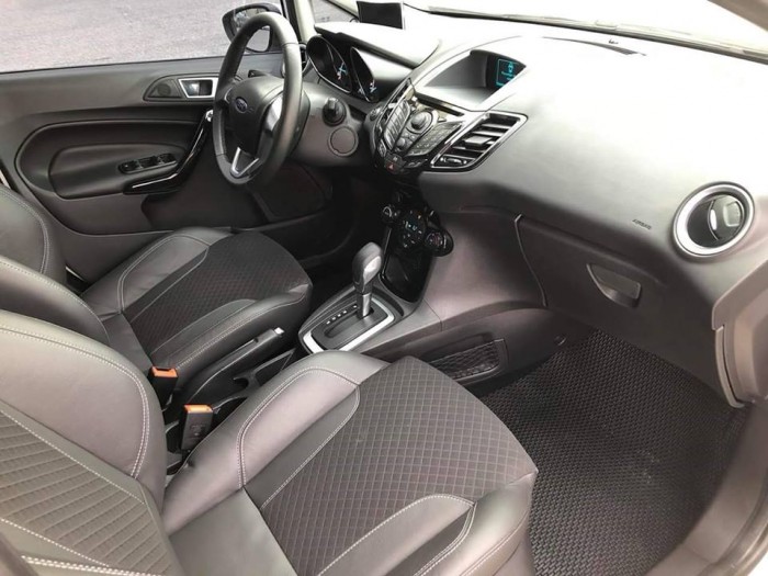 Cho ra đi em Ford Fiesta 1.5AT 2016 màu trắng 5 cửa đẹp hoàn hảo
