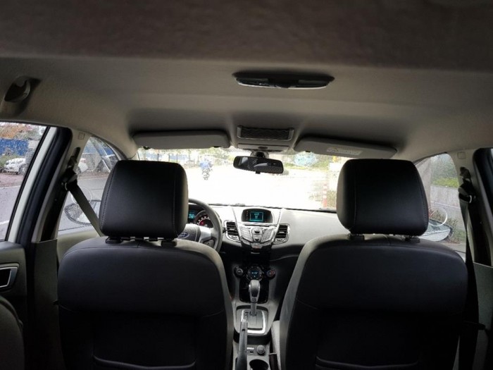 Cho ra đi em Ford Fiesta 1.5AT 2016 màu trắng 5 cửa đẹp hoàn hảo