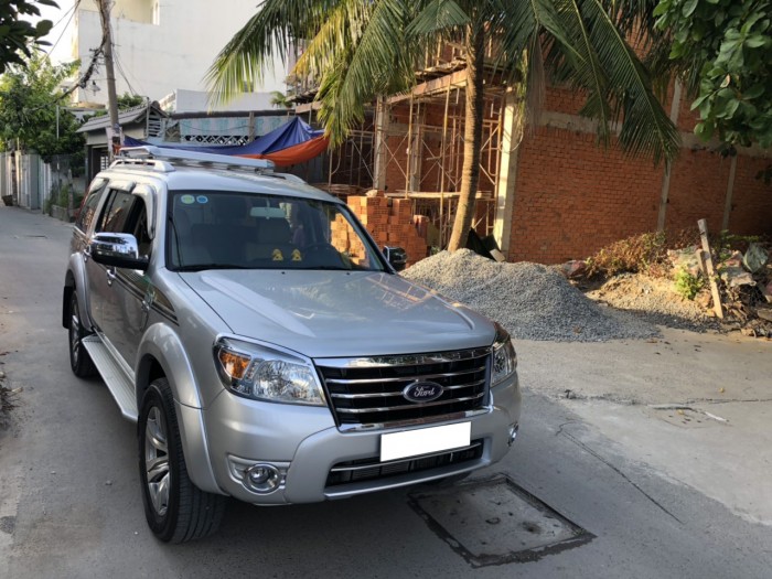 Cần bán gấp Ford Everest 2012 số tự động máy dầu