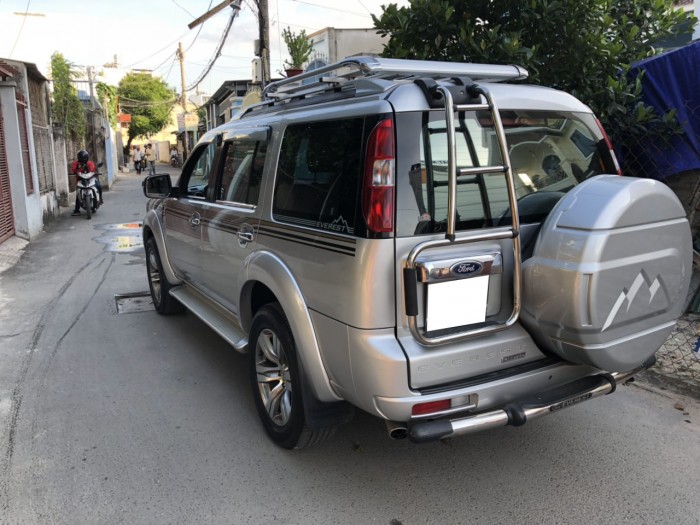 Cần bán gấp Ford Everest 2012 số tự động máy dầu