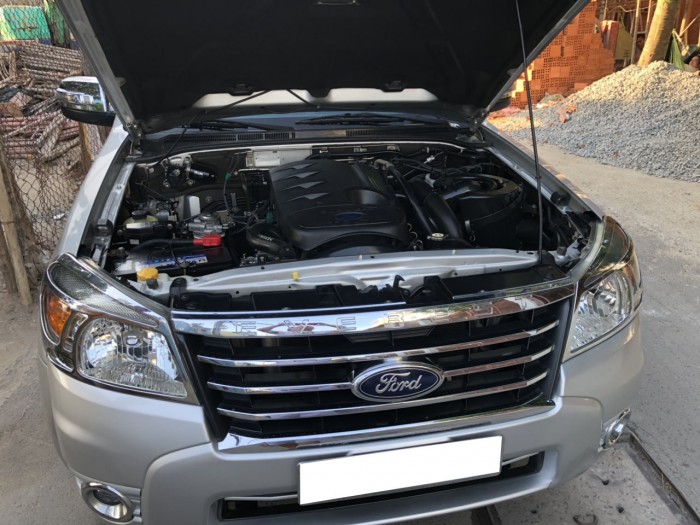 Cần bán gấp Ford Everest 2012 số tự động máy dầu
