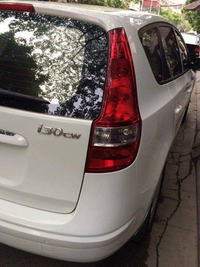 Bán xe Huyndai i30 cw 2009 tự động màu trắng nhập khẩu Hàn Quốc