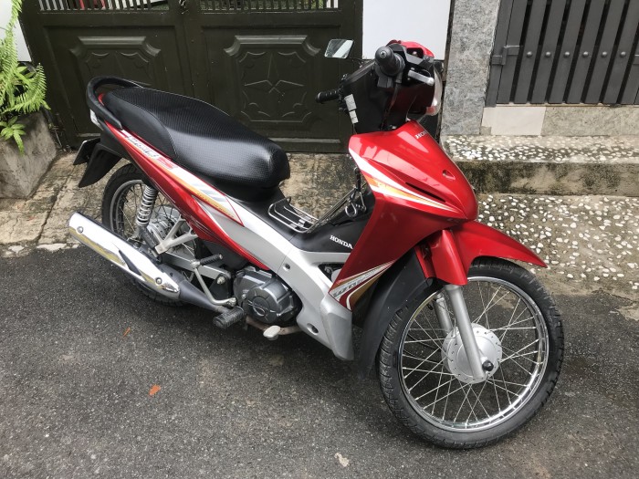 Đổi xe cho mẹ nên bán Honda Wave đỏ 2014 xe bstp chính chủ.