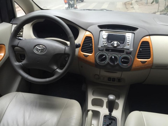 Cần bán xe Toyota Innova 2.0V sx 2009 số tự động màu bạc