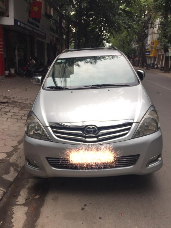 Cần bán xe Toyota Innova 2.0V sx 2009 số tự động màu bạc