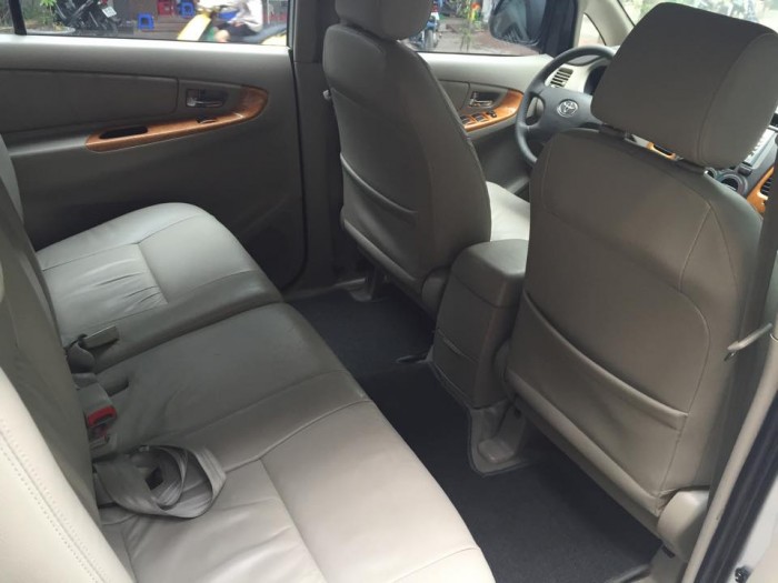 Cần bán xe Toyota Innova 2.0V sx 2009 số tự động màu bạc