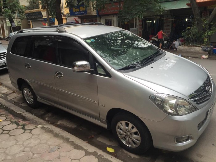 Cần bán xe Toyota Innova 2.0V sx 2009 số tự động màu bạc
