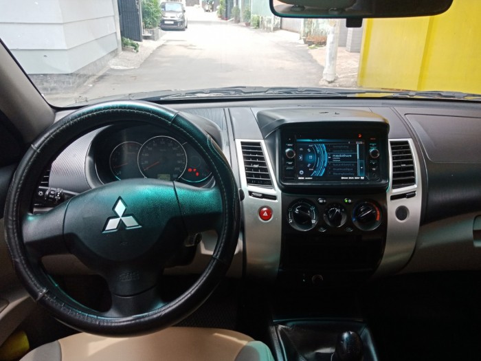 Bán xe Mitsubishi Pajero 2016 số sàn máy dầu màu Đen vip