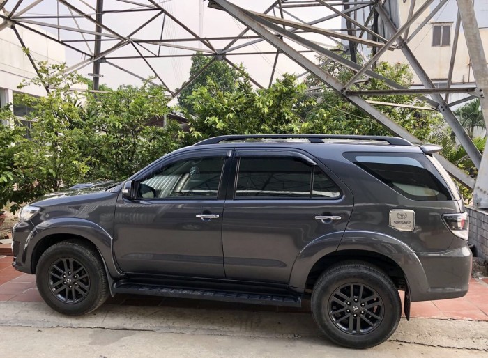 Bán Toyata Fortuner sx 2k15 ghi xám