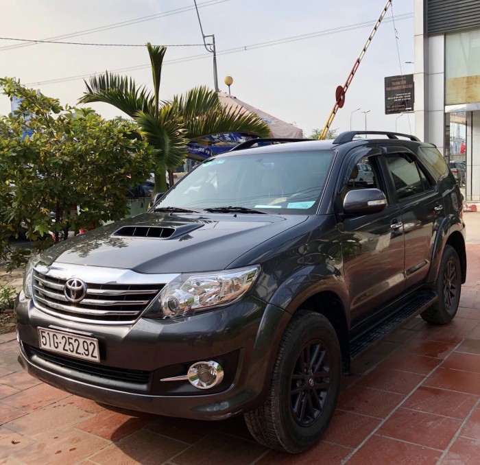 Bán Toyata Fortuner sx 2k15 ghi xám