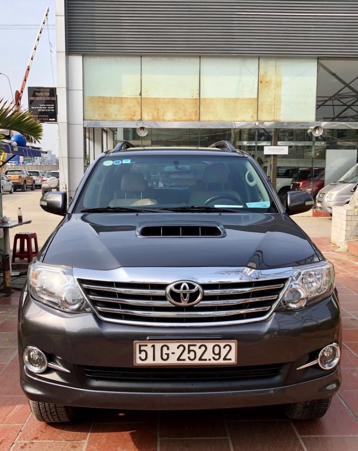 Bán Toyata Fortuner sx 2k15 ghi xám