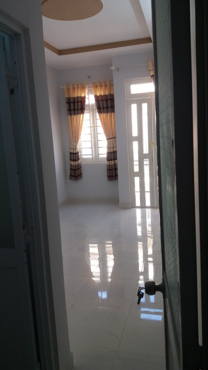 Nhà 2 sẹc Thoại Ngọc Hầu, 3 tắm đúc thật , shr cầm tay, Tân phú.