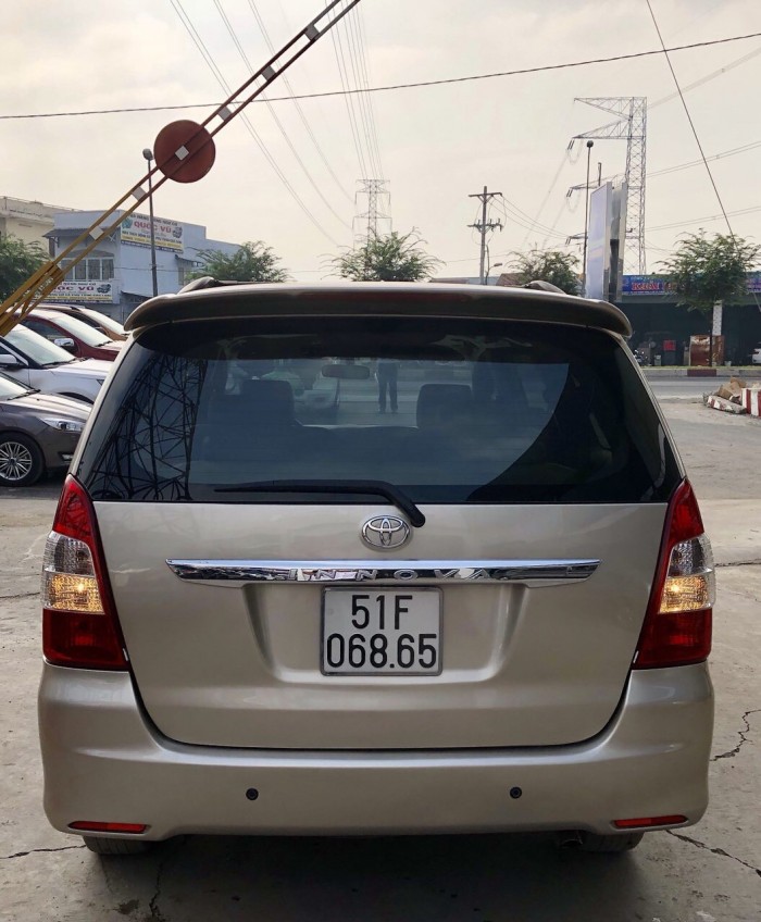 Bán Toyata Innova sx 2013 màu ghi vàng