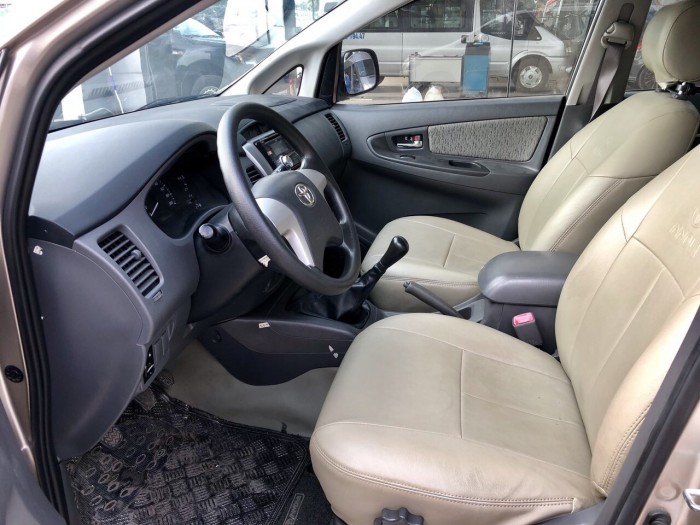 Bán Toyata Innova sx 2013 màu ghi vàng