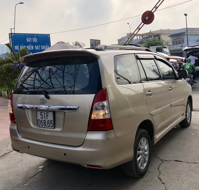 Bán Toyata Innova sx 2013 màu ghi vàng